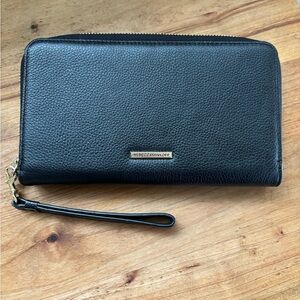 EUC REBECCA MINKOFF Regan Leather Wristlet Black Clutch Wallet Phone Charger